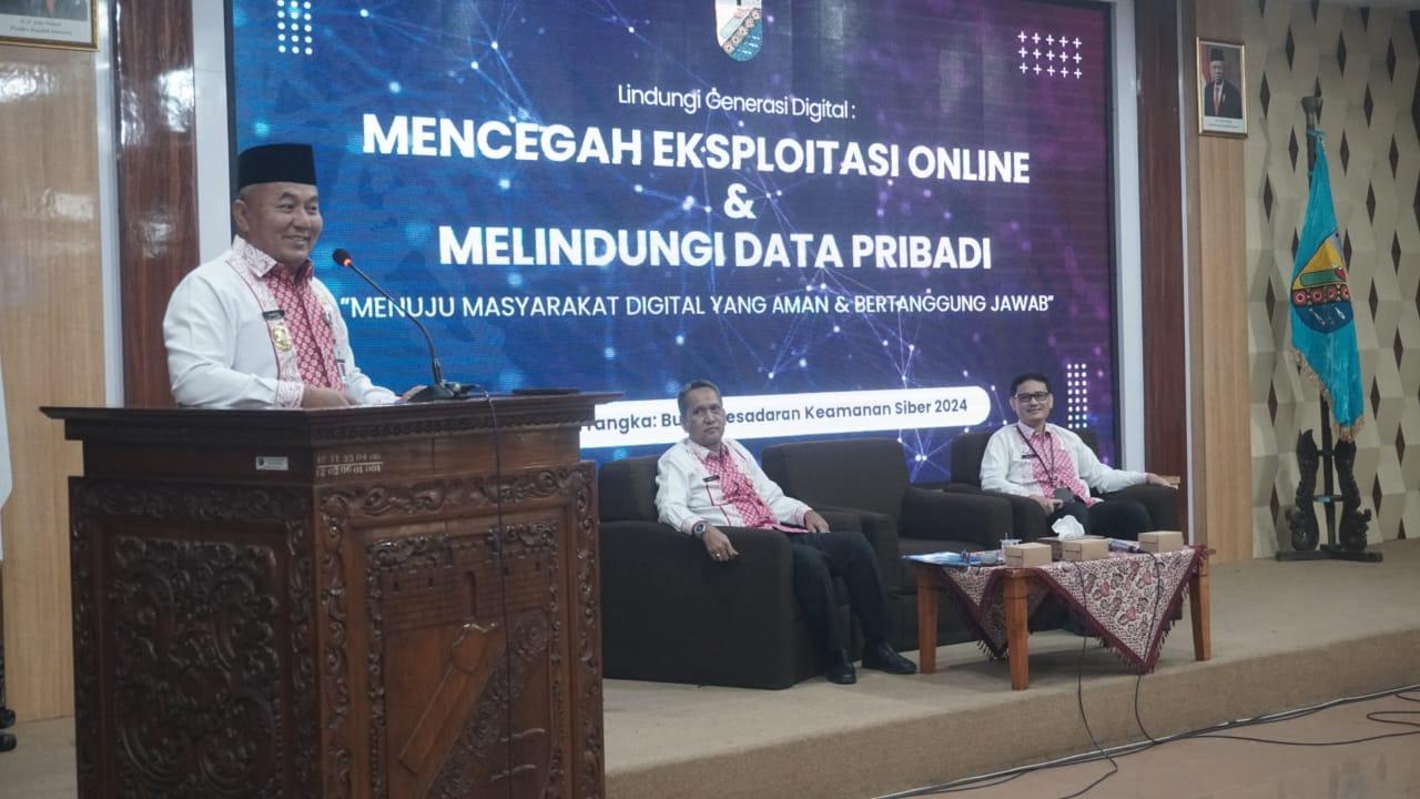 Plt Wali Kota Pekalongan memberikan sambutan pada sosialisasi Keamanan Siber tahun 2024